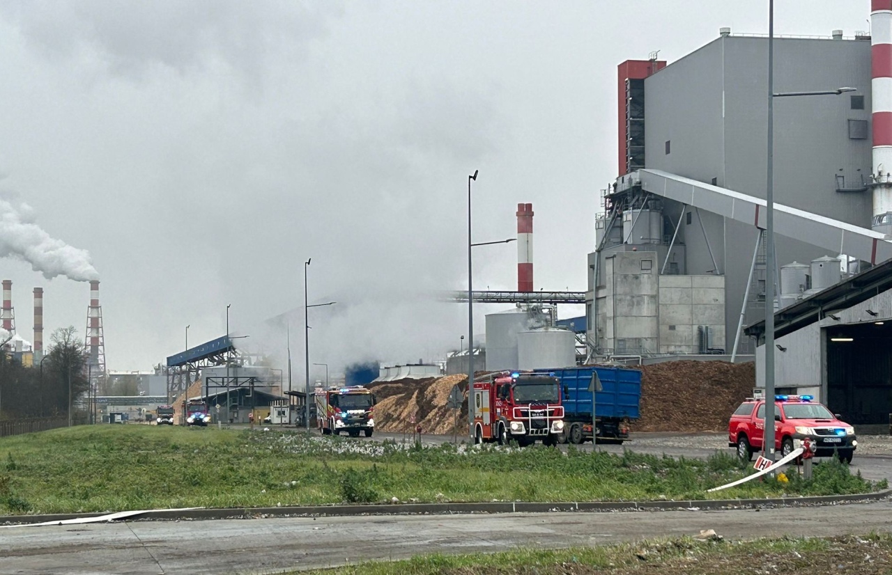 Dramat w Stora Enso! Zapłonęło 500 ton makulatury. Co robili strażacy? [19.11.2025] - zdjęcie #3 - eOstroleka.pl