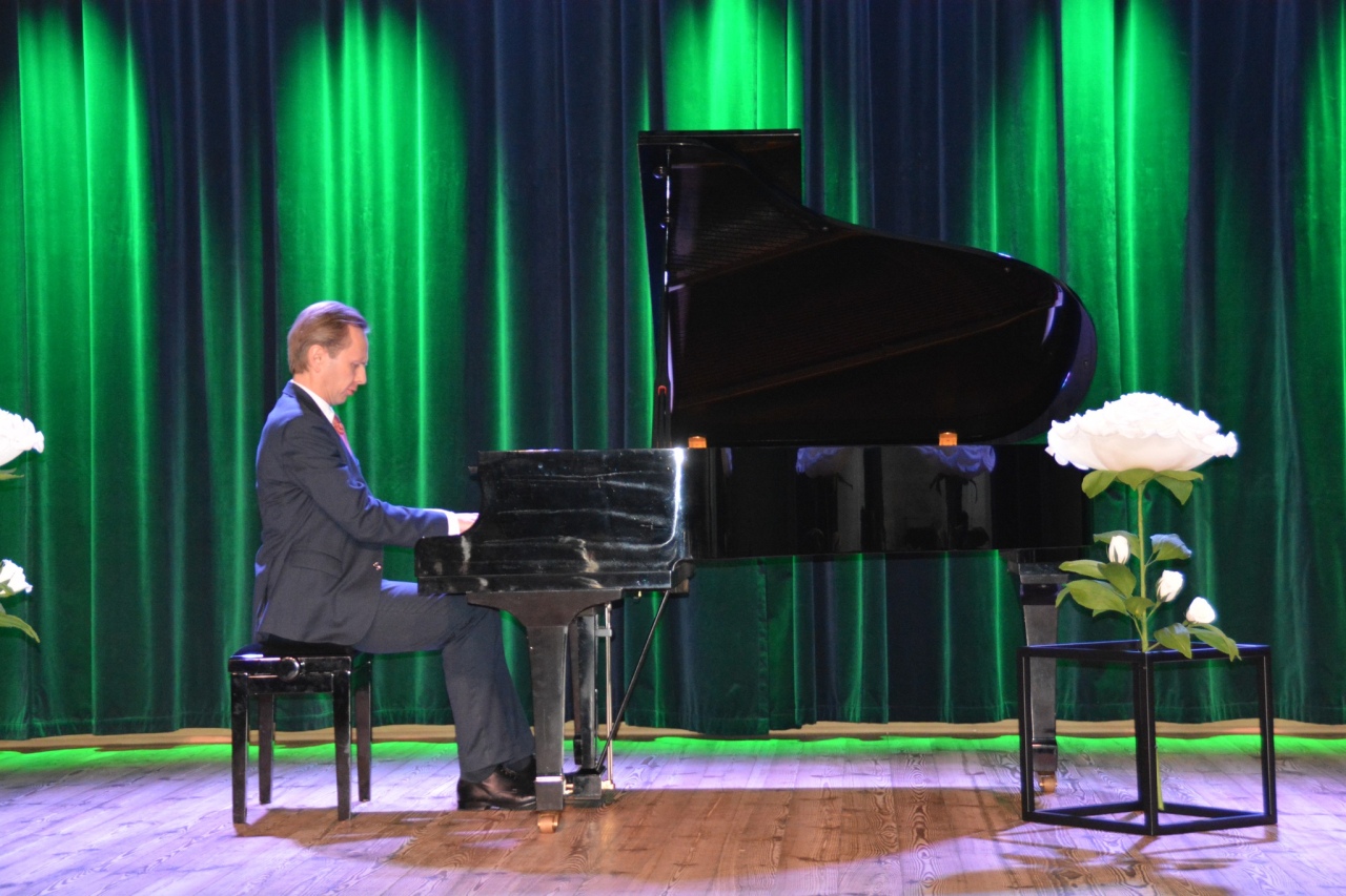 Koncert fortepianowy Chopin w Kadzidle [22.11.2025] - zdjęcie #11 - eOstroleka.pl