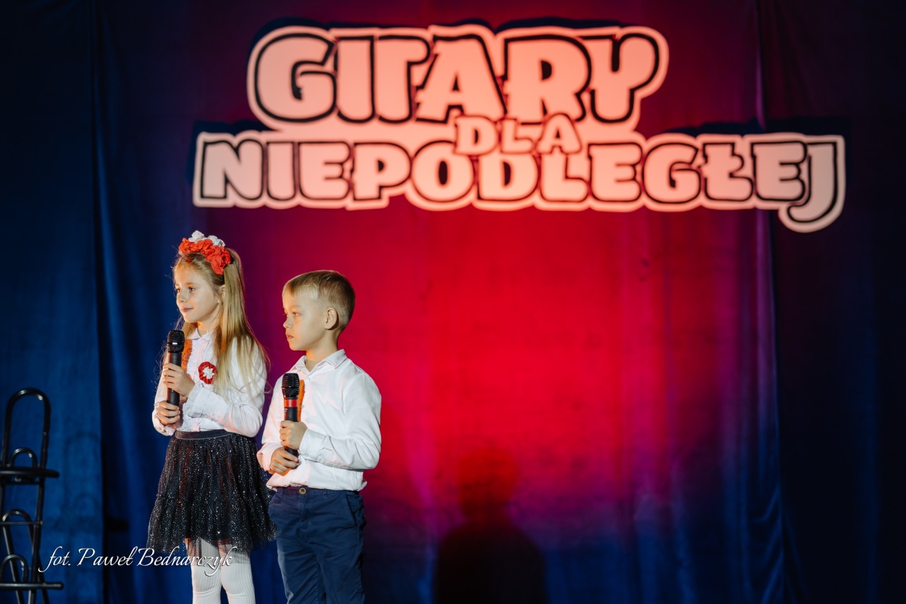 Koncert Gitary dla Niepodległej w Szkole Podstawowej w Lipnikach [21.11.2025] - zdjęcie #31 - eOstroleka.pl