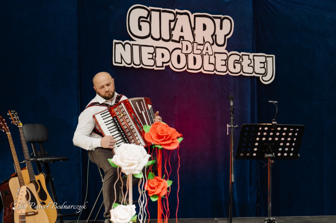 Koncert Gitary dla Niepodległej w Szkole Podstawowej w Lipnikach [21.11.2025] - zdjęcie #10 - eOstroleka.pl
