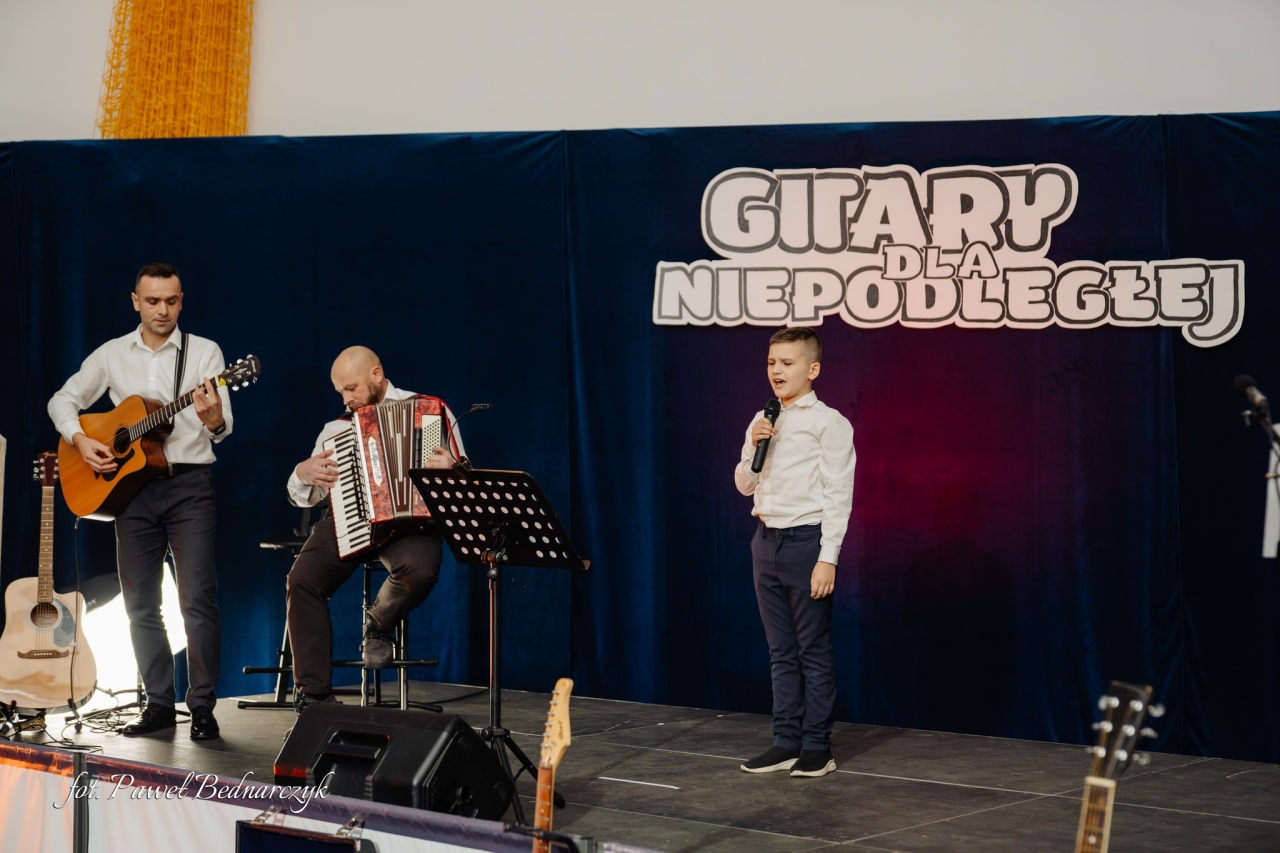 Koncert Gitary dla Niepodległej w Szkole Podstawowej w Lipnikach [21.11.2025] - zdjęcie #9 - eOstroleka.pl