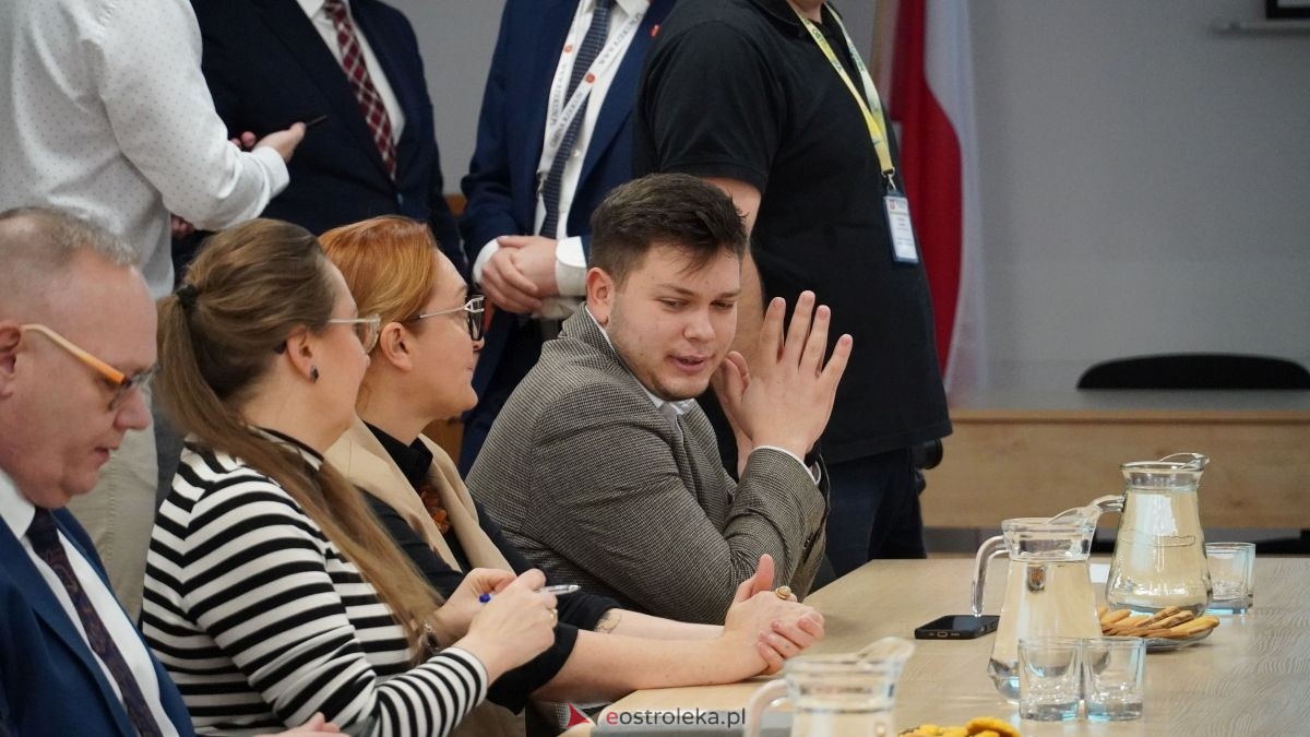 Duży projekt, wspólne korzyści. Ostrołęka i gmina Rzekuń budują nową jakość życia dla mieszkańców! Rusza projekt Młodzi w centrum wart miliony! [25.11.2025] - zdjęcie #101 - eOstroleka.pl