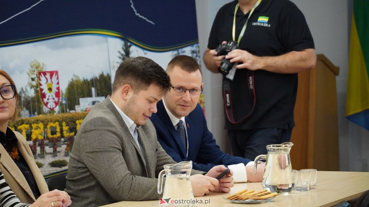 Duży projekt, wspólne korzyści. Ostrołęka i gmina Rzekuń budują nową jakość życia dla mieszkańców! Rusza projekt Młodzi w centrum wart miliony! [25.11.2025] - zdjęcie #97 - eOstroleka.pl