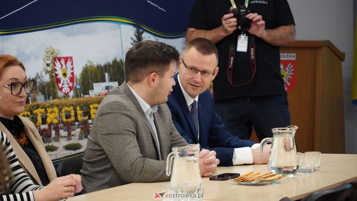 Duży projekt, wspólne korzyści. Ostrołęka i gmina Rzekuń budują nową jakość życia dla mieszkańców! Rusza projekt Młodzi w centrum wart miliony! [25.11.2025] - zdjęcie #96 - eOstroleka.pl