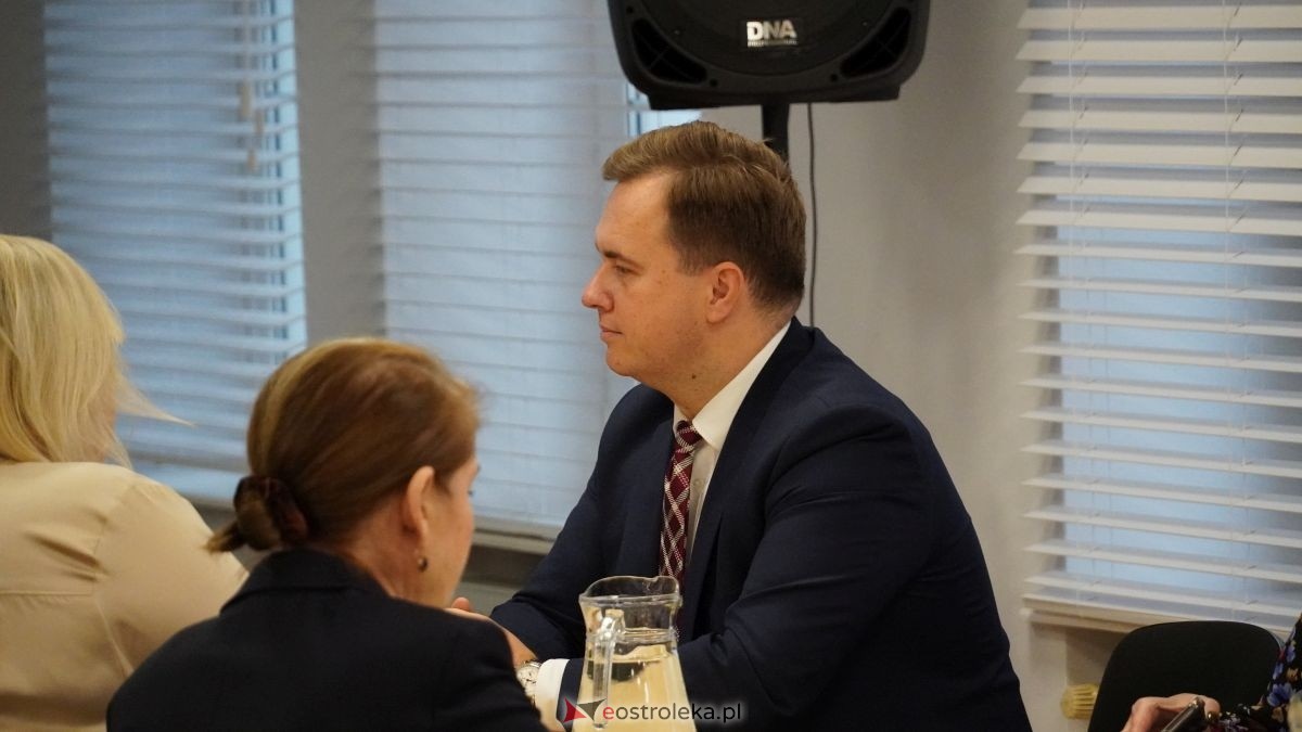 Duży projekt, wspólne korzyści. Ostrołęka i gmina Rzekuń budują nową jakość życia dla mieszkańców! Rusza projekt Młodzi w centrum wart miliony! [25.11.2025] - zdjęcie #95 - eOstroleka.pl
