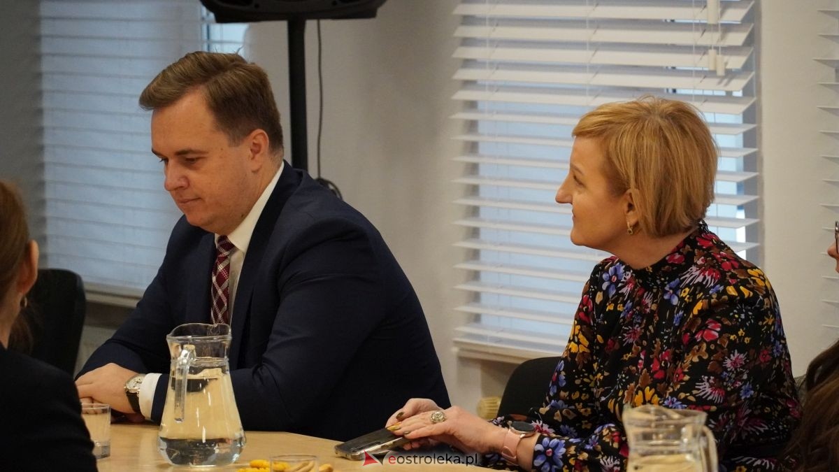 Duży projekt, wspólne korzyści. Ostrołęka i gmina Rzekuń budują nową jakość życia dla mieszkańców! Rusza projekt Młodzi w centrum wart miliony! [25.11.2025] - zdjęcie #94 - eOstroleka.pl