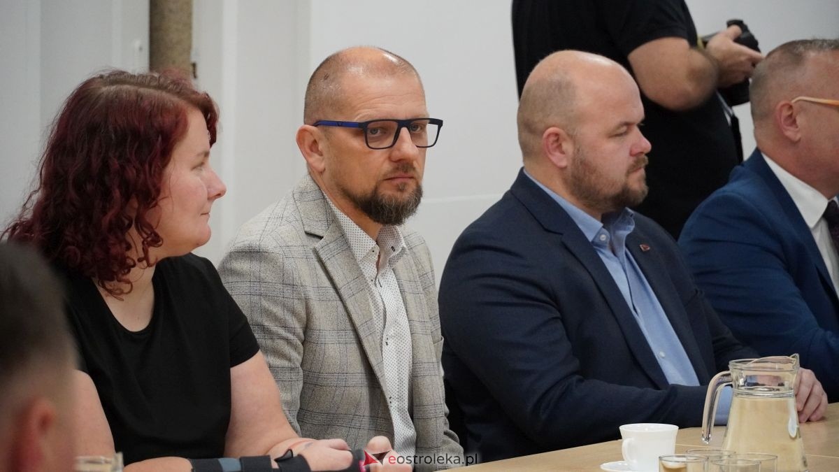 Duży projekt, wspólne korzyści. Ostrołęka i gmina Rzekuń budują nową jakość życia dla mieszkańców! Rusza projekt Młodzi w centrum wart miliony! [25.11.2025] - zdjęcie #87 - eOstroleka.pl