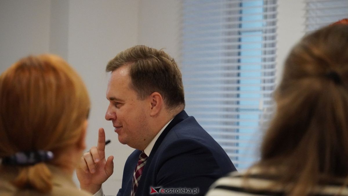 Duży projekt, wspólne korzyści. Ostrołęka i gmina Rzekuń budują nową jakość życia dla mieszkańców! Rusza projekt Młodzi w centrum wart miliony! [25.11.2025] - zdjęcie #15 - eOstroleka.pl