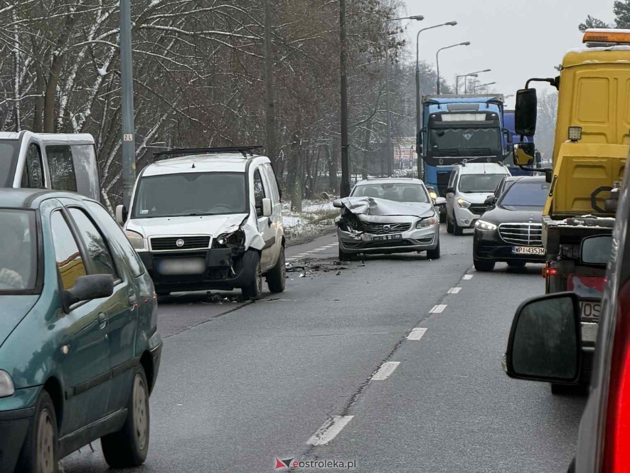 Wypadek na Warszawskiej w Ostrołęce [25.11.2025] - zdjęcie #2 - eOstroleka.pl