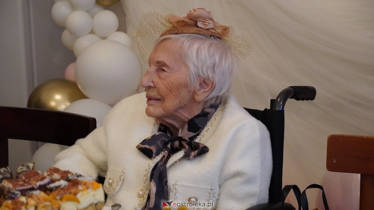 100. urodziny Pani Karoliny Piątkowskiej. Wyjątkowy jubileusz mieszkanki DPS PCK w Ostrołęce [25.11.2025] - zdjęcie #52 - eOstroleka.pl