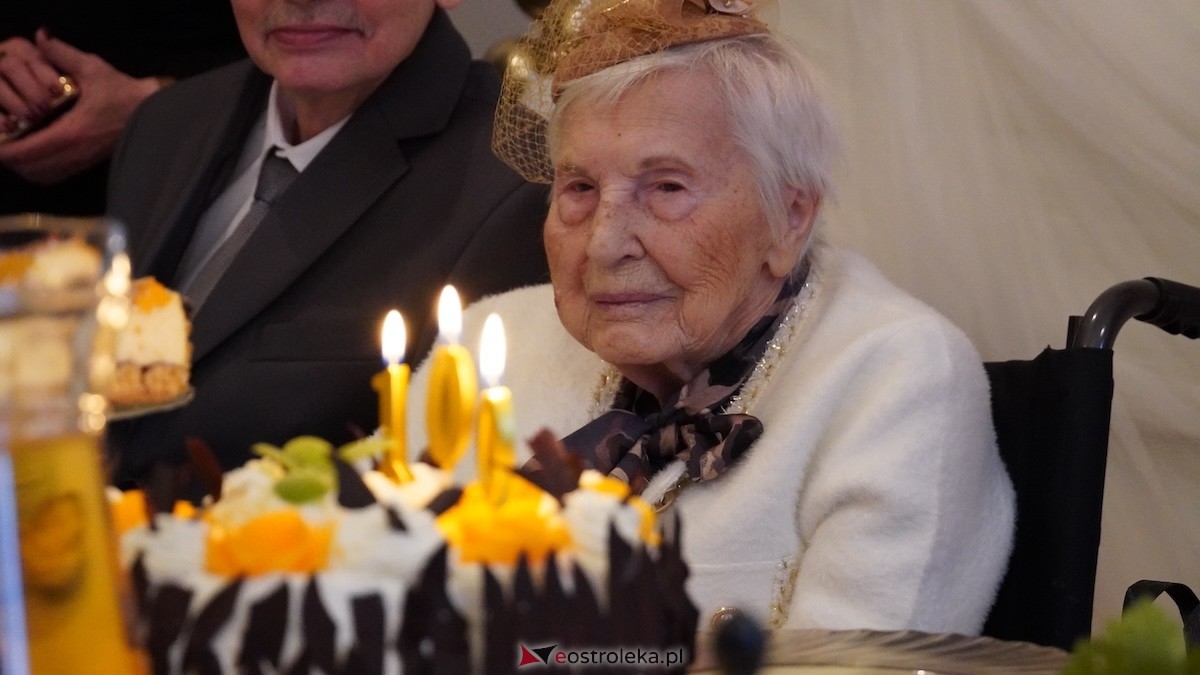 100. urodziny Pani Karoliny Piątkowskiej. Wyjątkowy jubileusz mieszkanki DPS PCK w Ostrołęce [25.11.2025] - zdjęcie #39 - eOstroleka.pl