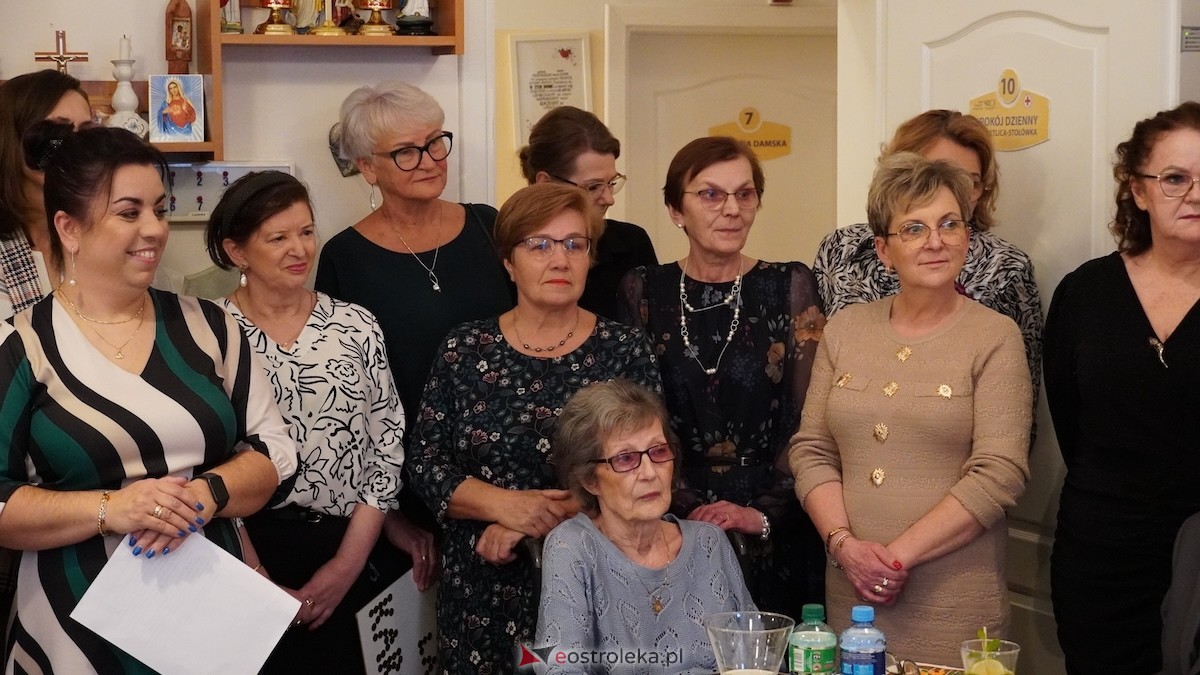 100. urodziny Pani Karoliny Piątkowskiej. Wyjątkowy jubileusz mieszkanki DPS PCK w Ostrołęce [25.11.2025] - zdjęcie #33 - eOstroleka.pl