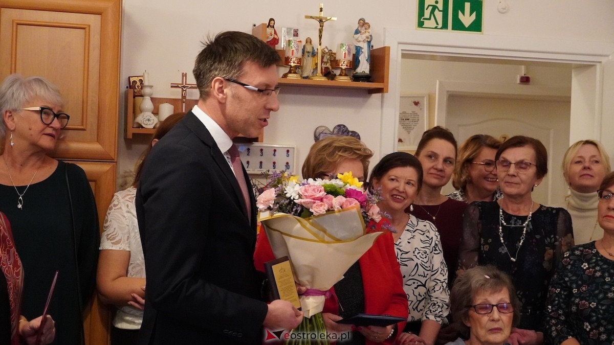 100. urodziny Pani Karoliny Piątkowskiej. Wyjątkowy jubileusz mieszkanki DPS PCK w Ostrołęce [25.11.2025] - zdjęcie #12 - eOstroleka.pl