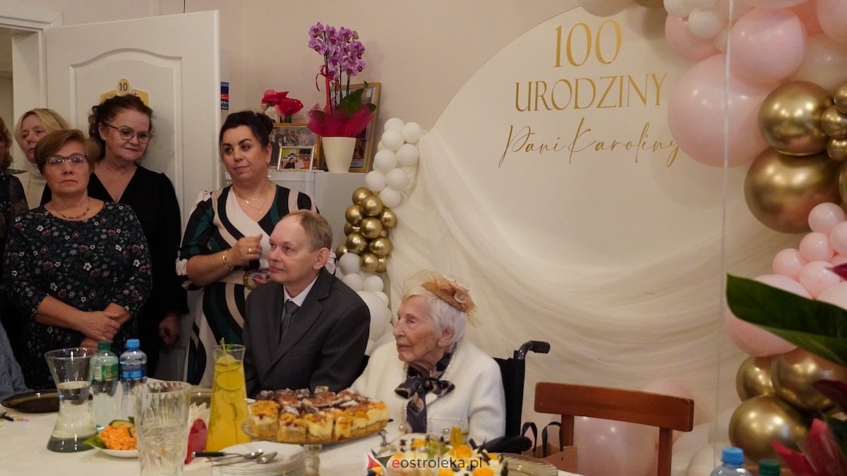 100. urodziny Pani Karoliny Piątkowskiej. Wyjątkowy jubileusz mieszkanki DPS PCK w Ostrołęce [25.11.2025] - zdjęcie #11 - eOstroleka.pl