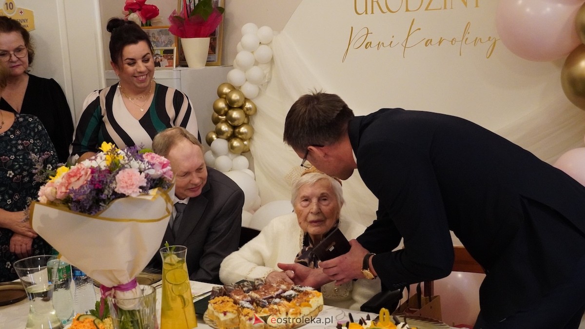 100. urodziny Pani Karoliny Piątkowskiej. Wyjątkowy jubileusz mieszkanki DPS PCK w Ostrołęce [25.11.2025] - zdjęcie #10 - eOstroleka.pl