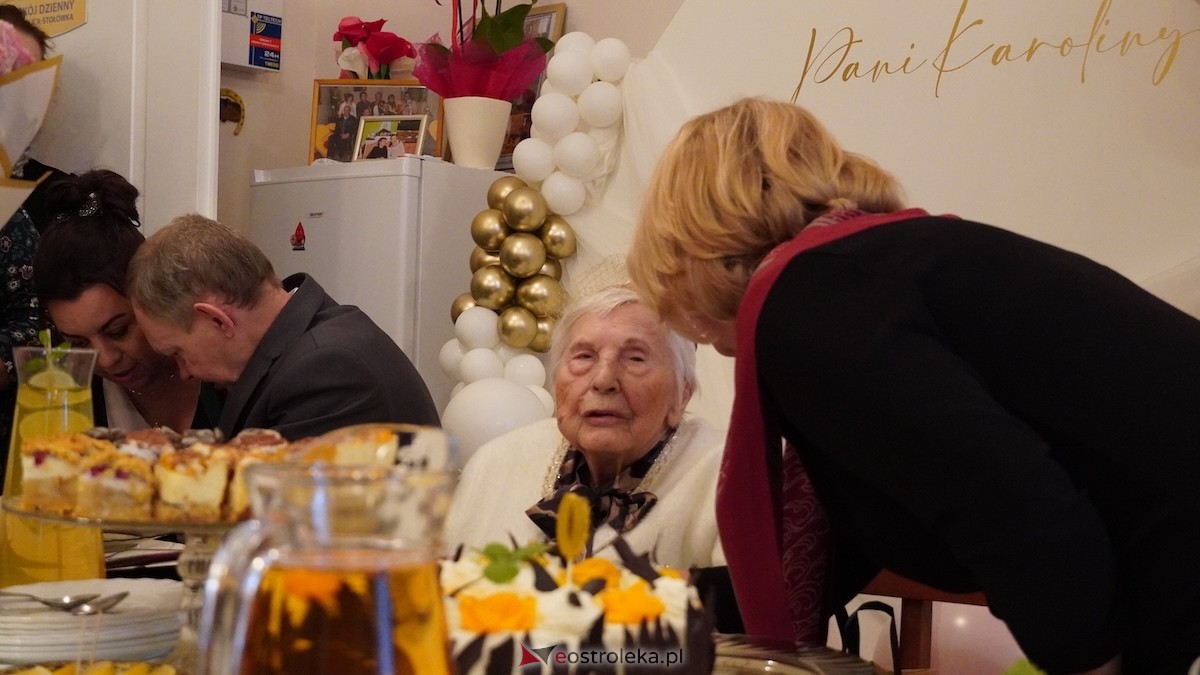 100. urodziny Pani Karoliny Piątkowskiej. Wyjątkowy jubileusz mieszkanki DPS PCK w Ostrołęce [25.11.2025] - zdjęcie #6 - eOstroleka.pl
