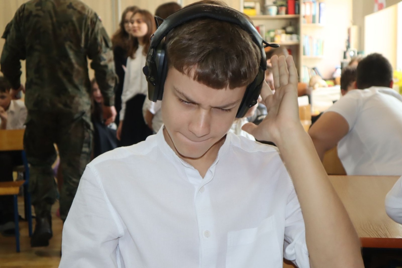 Bezpieczeństwo i wojskowy fach. Ważna lekcja w szkole w Dylewie! [12.11.2025] - zdjęcie #37 - eOstroleka.pl