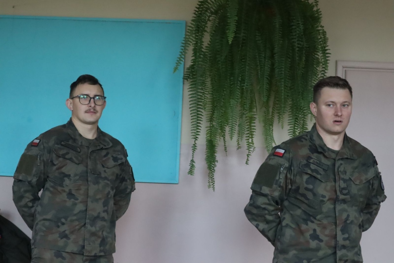Bezpieczeństwo i wojskowy fach. Ważna lekcja w szkole w Dylewie! [12.11.2025] - zdjęcie #34 - eOstroleka.pl