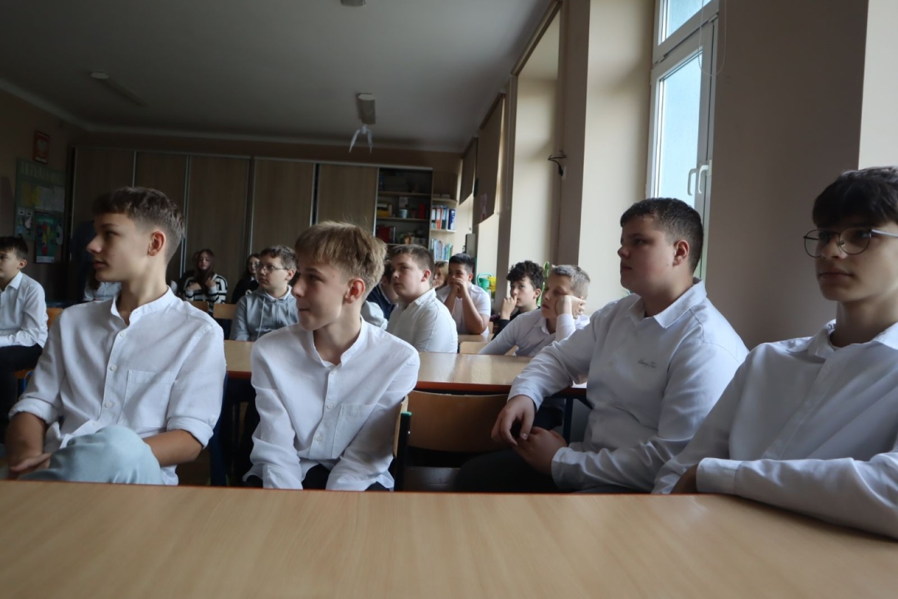 Bezpieczeństwo i wojskowy fach. Ważna lekcja w szkole w Dylewie! [12.11.2025] - zdjęcie #33 - eOstroleka.pl