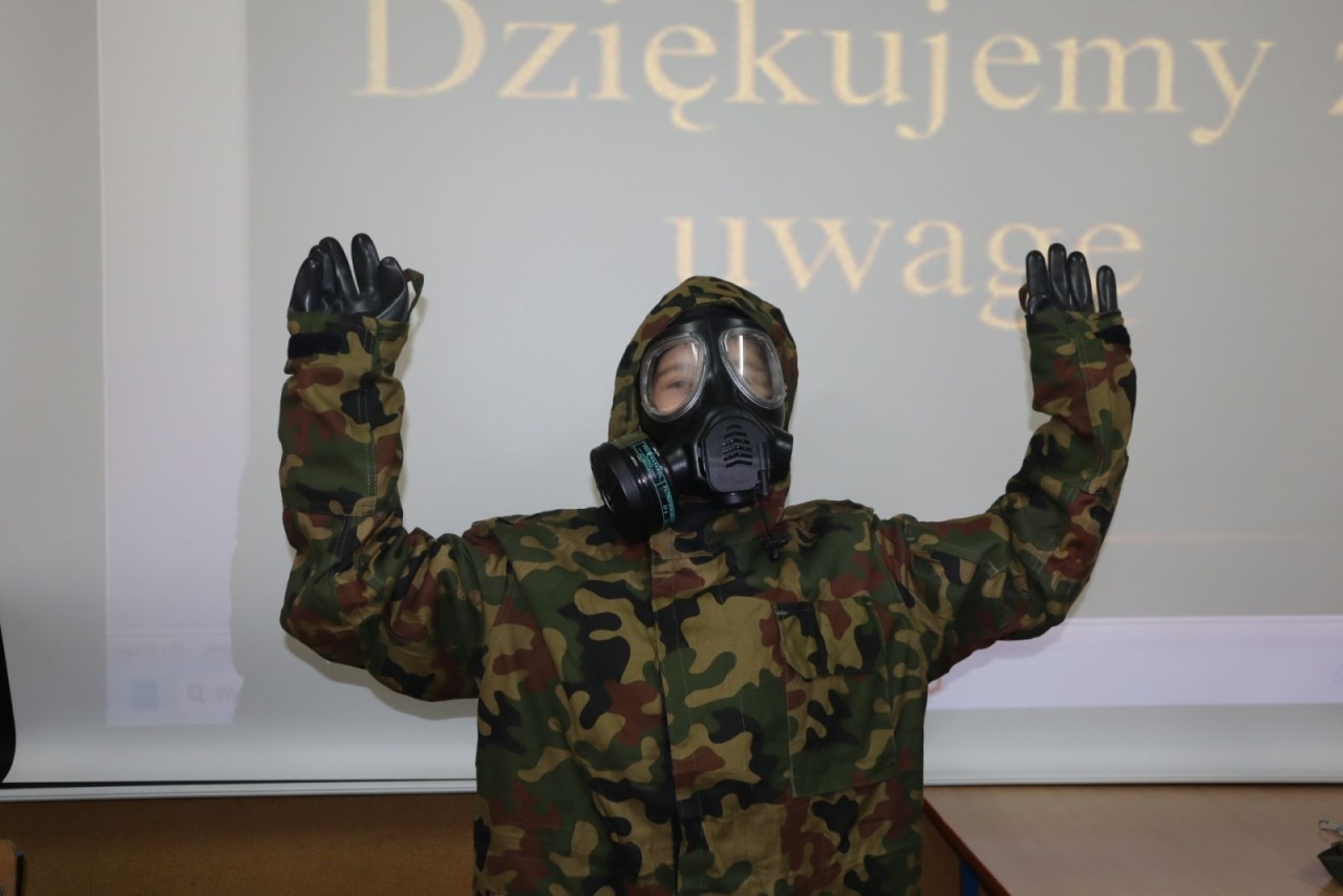 Bezpieczeństwo i wojskowy fach. Ważna lekcja w szkole w Dylewie! [12.11.2025] - zdjęcie #28 - eOstroleka.pl