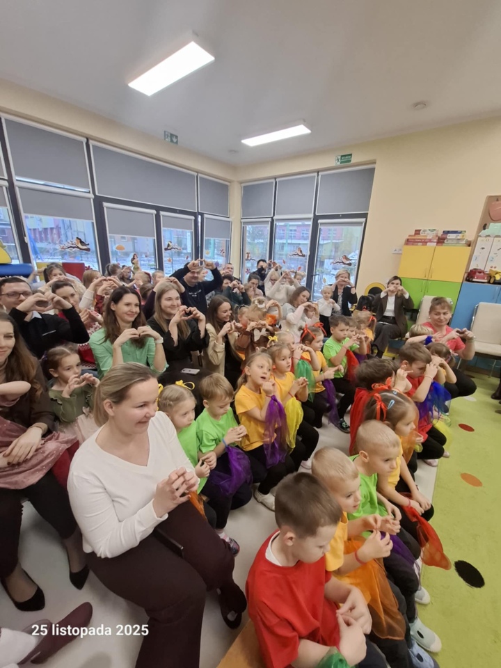 Konkurs „Zdrowo i kolorowo z Panią Jesienią” w PM 18 [27.11.2025] - zdjęcie #14 - eOstroleka.pl