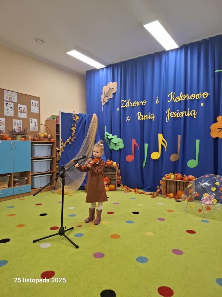 Konkurs „Zdrowo i kolorowo z Panią Jesienią” w PM 18 [27.11.2025] - zdjęcie #9 - eOstroleka.pl