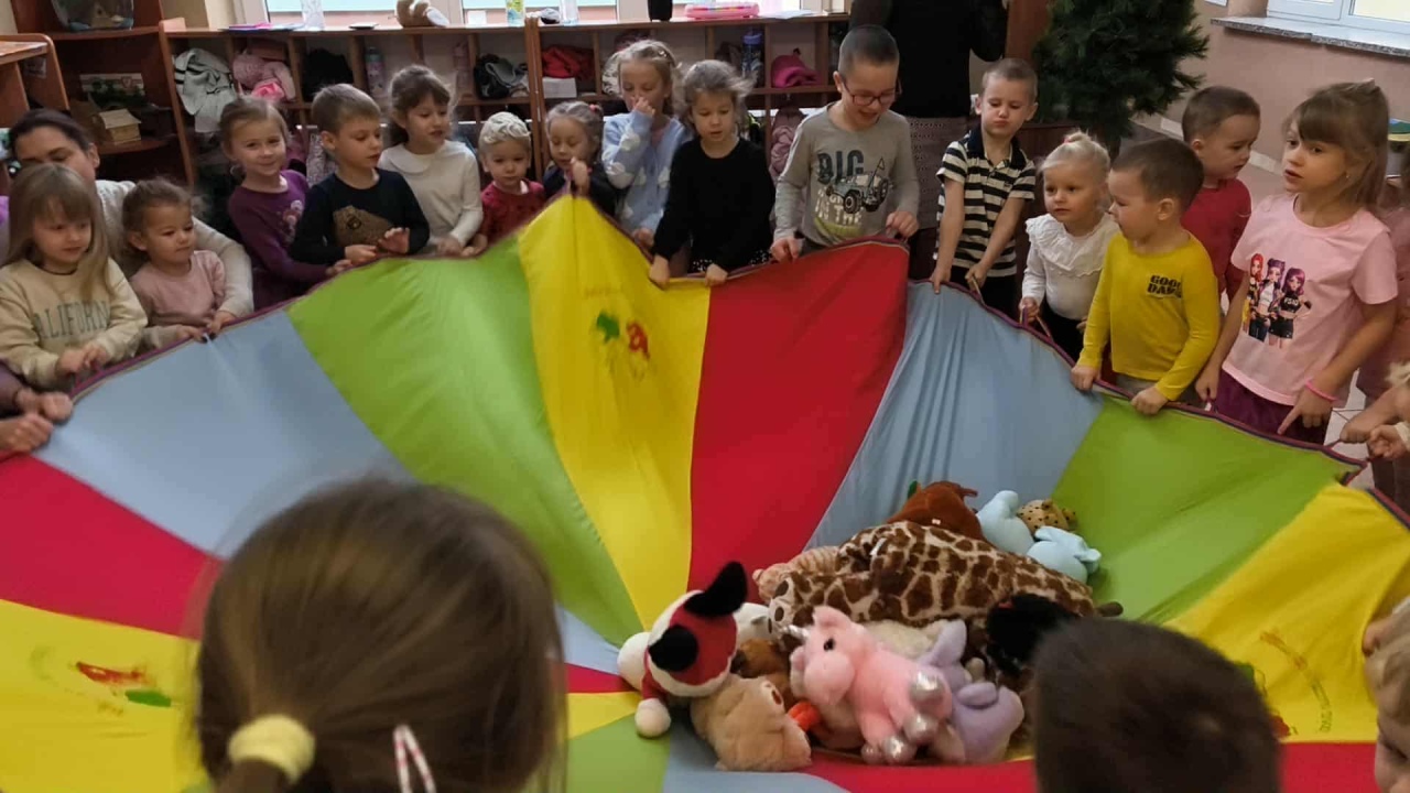Dzień pluszowego misia w Przedszkolu Miejskim nr 15 Kraina Marzeń [25.11.2025] - zdjęcie #10 - eOstroleka.pl