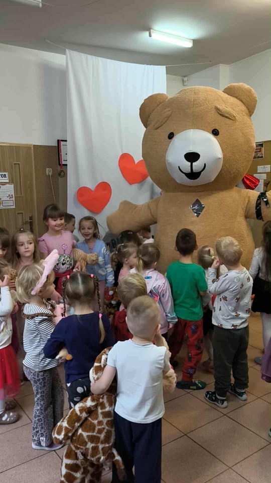 Dzień pluszowego misia w Przedszkolu Miejskim nr 15 Kraina Marzeń [25.11.2025] - zdjęcie #8 - eOstroleka.pl