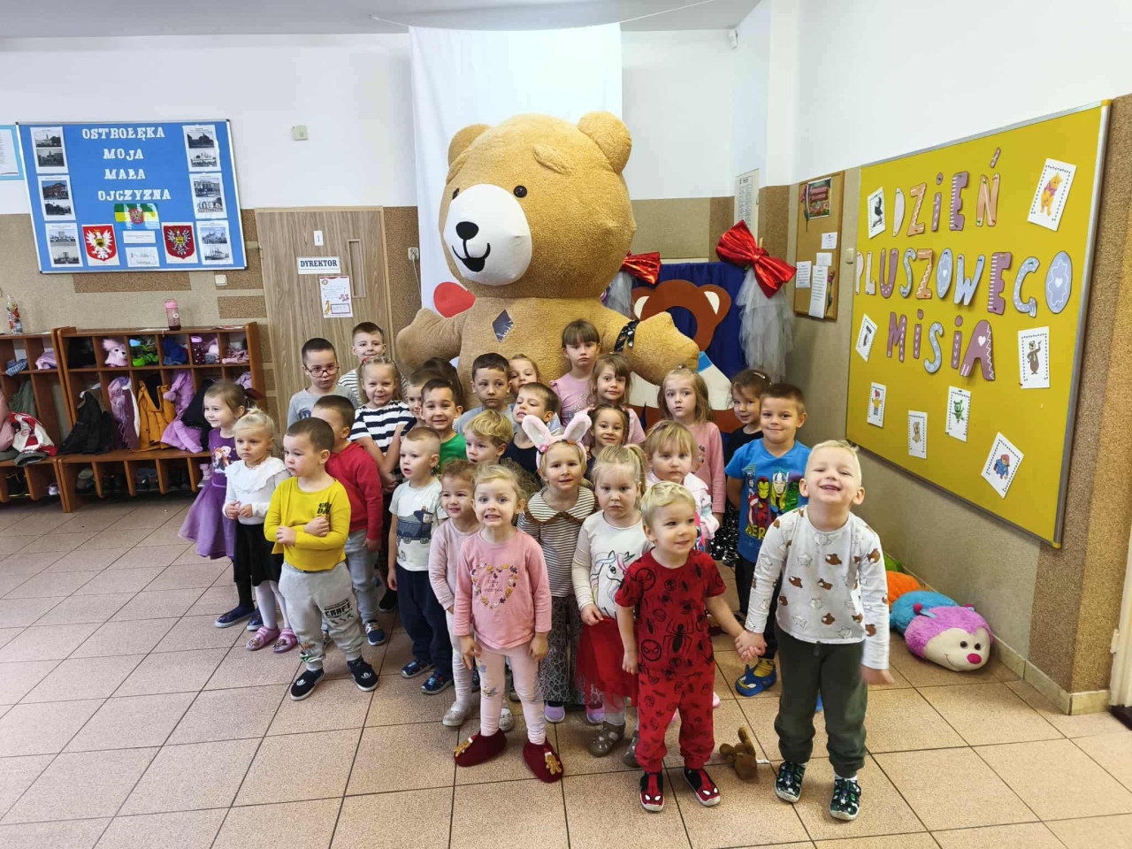 Dzień pluszowego misia w Przedszkolu Miejskim nr 15 Kraina Marzeń [25.11.2025] - zdjęcie #6 - eOstroleka.pl