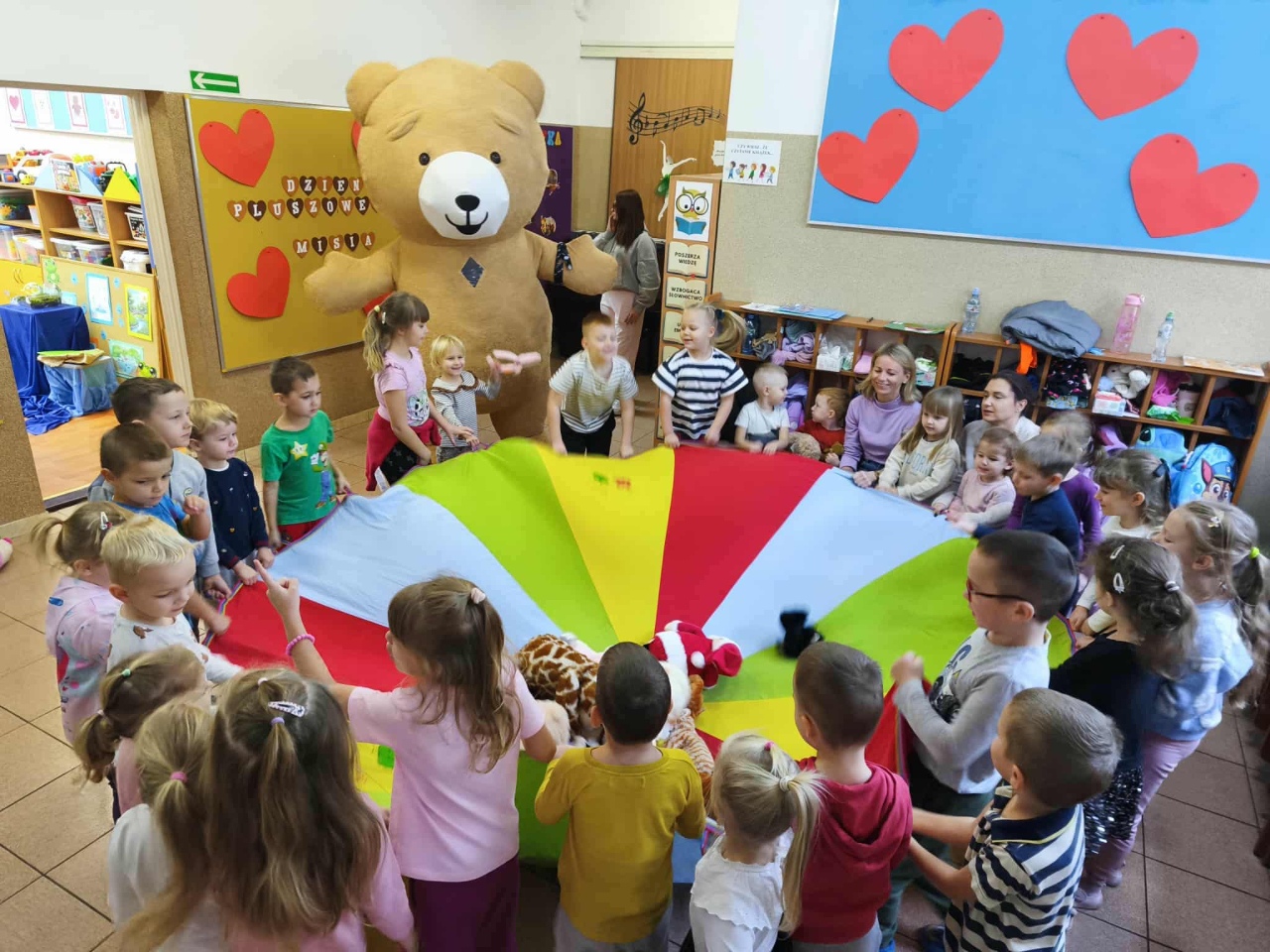 Dzień pluszowego misia w Przedszkolu Miejskim nr 15 Kraina Marzeń [25.11.2025] - zdjęcie #3 - eOstroleka.pl