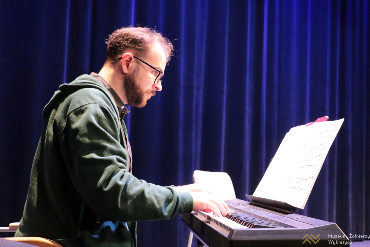 Spotkania z muzyką w Muzeum Żołnierzy Wyklętych Baletowa uczta [27.1102025] - zdjęcie #22 - eOstroleka.pl