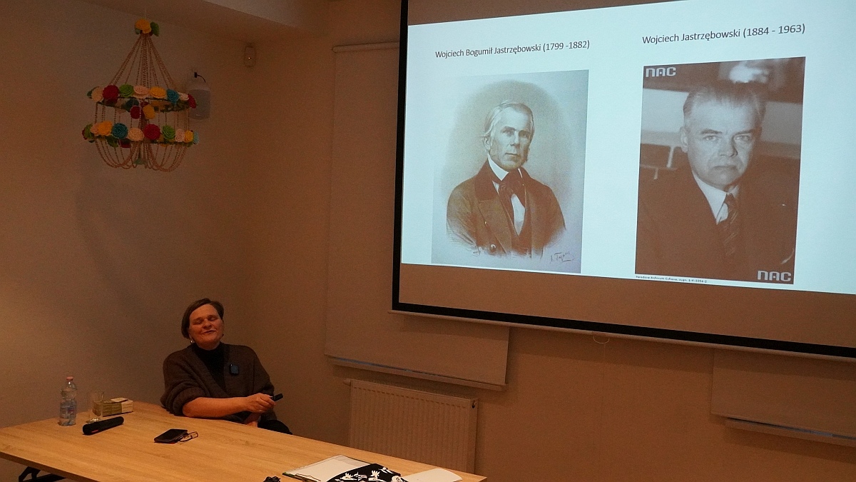 Prelekcja „Sztuka i służba. O Wojciechu Jastrzębowskim (1884–1963)” w Muzeum Kultury Kurpiowskiej [27.11.2025] - zdjęcie #1 - eOstroleka.pl