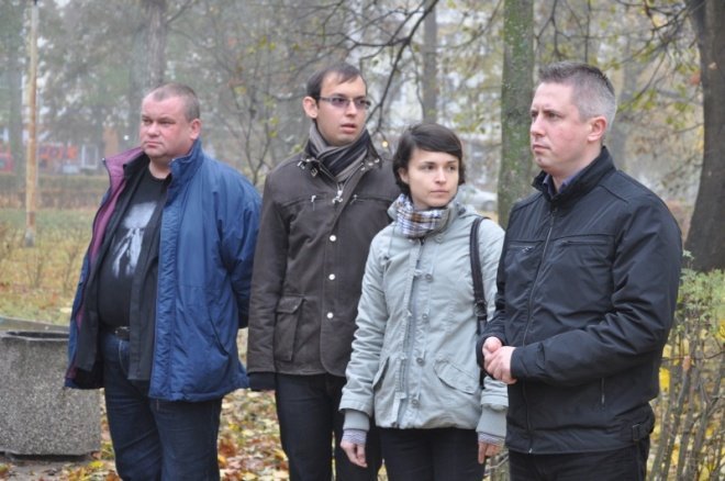 Aleja prowadząca do cmentarza wojennego Armii Radzieckiej w Wojciechowicach oficjalnie odebrana [3.XI.2011 - zdjęcie #16 - eOstroleka.pl