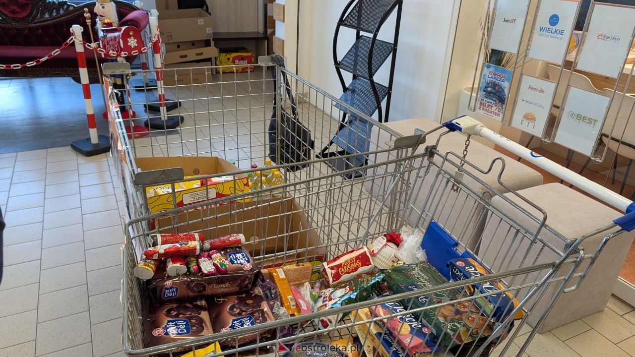 Ostrołęka łączy siły dobra! Wolontariusze Szlachetnej Paczki i Świątecznej Zbiórki Żywności razem dla potrzebujących! [28.11.2025] - zdjęcie #13 - eOstroleka.pl