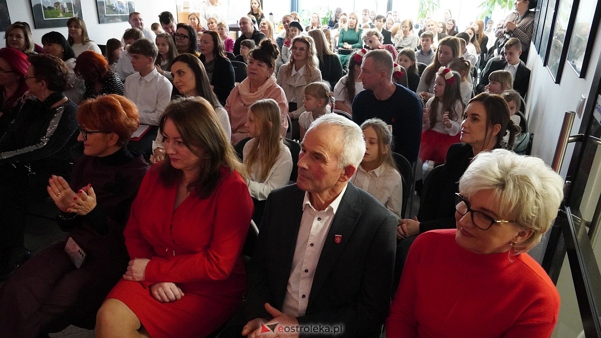 I Gminny Konkurs Pieśni Patriotycznej w Olszewie-Borkach [28.11.2025] - zdjęcie #42 - eOstroleka.pl