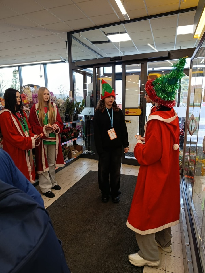 Drugi dzień zbiórki czas start! Dołącz do Świątecznej Zbiórki Żywności w Ostrołęce i powiecie! [29.11.2025] - zdjęcie #8 - eOstroleka.pl