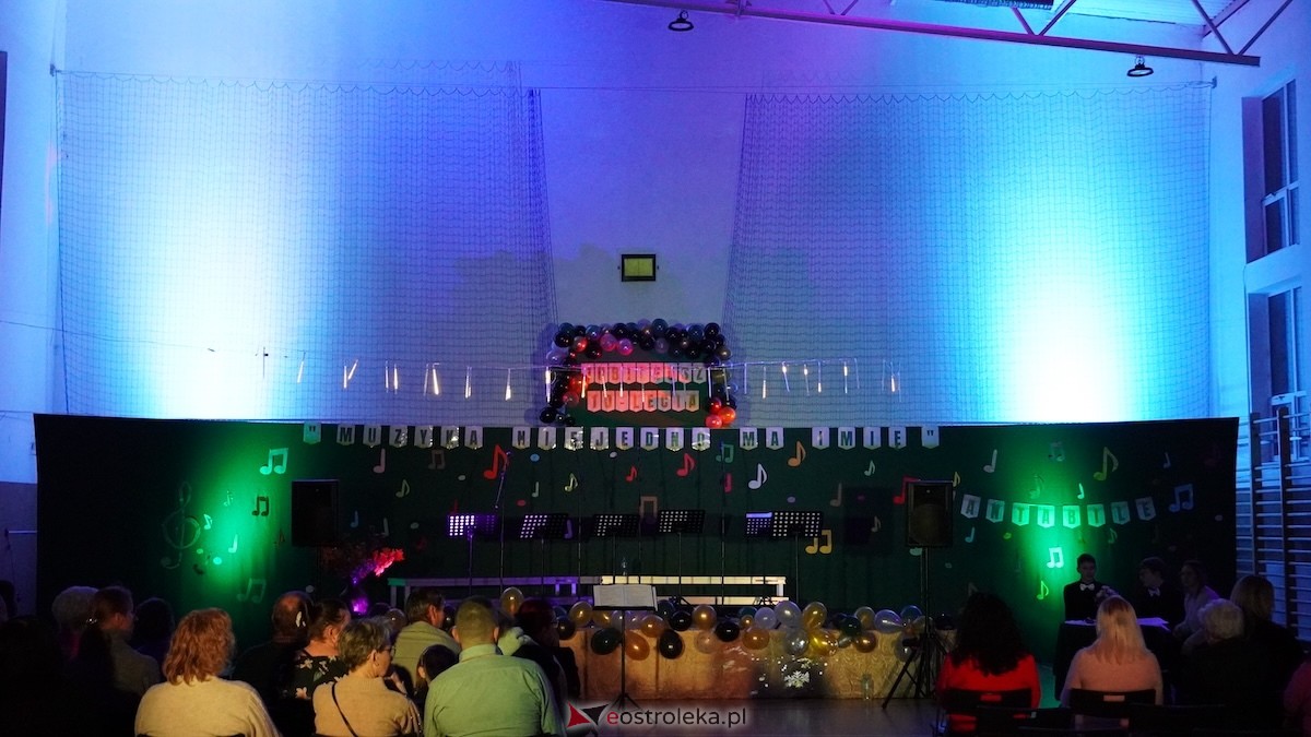 Uczta muzyczna w Ołdakach! Zespół Cantabile świętował 10-lecie istnienia [28.11.2025] - zdjęcie #40 - eOstroleka.pl