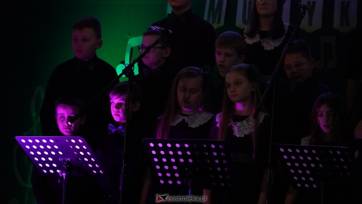 Uczta muzyczna w Ołdakach! Zespół Cantabile świętował 10-lecie istnienia [28.11.2025] - zdjęcie #17 - eOstroleka.pl