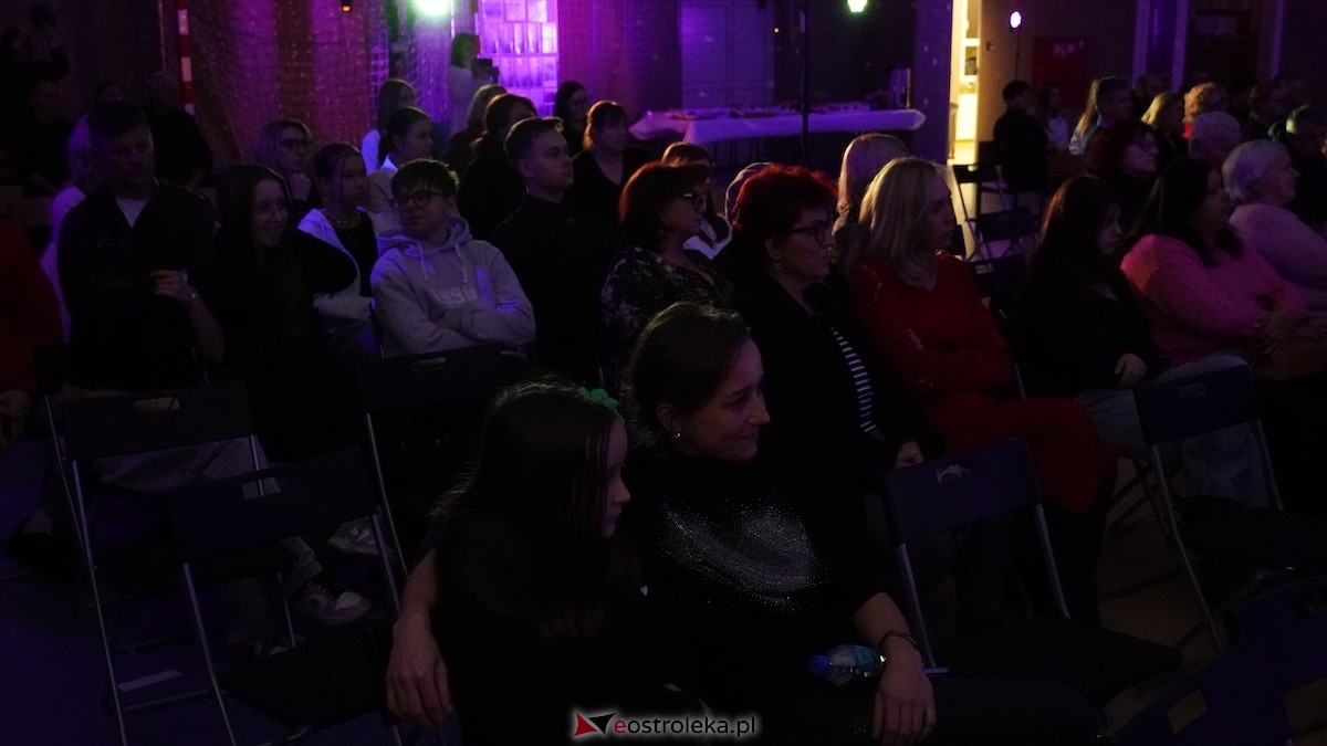 Uczta muzyczna w Ołdakach! Zespół Cantabile świętował 10-lecie istnienia [28.11.2025] - zdjęcie #15 - eOstroleka.pl