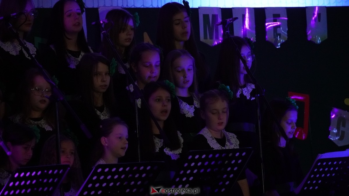 Uczta muzyczna w Ołdakach! Zespół Cantabile świętował 10-lecie istnienia [28.11.2025] - zdjęcie #9 - eOstroleka.pl