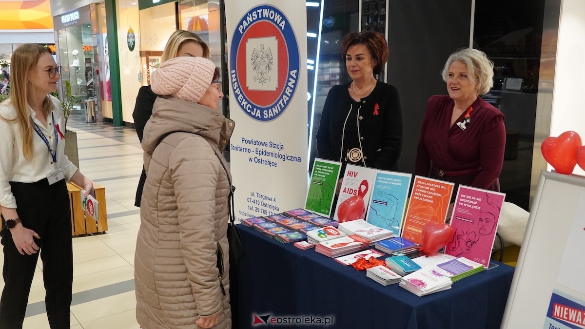 Folklor kurpiowski i świąteczna profilaktyka. Wydarzenie mikołajkowe w Ostrołęce!  [29.11.2025] - zdjęcie #41 - eOstroleka.pl