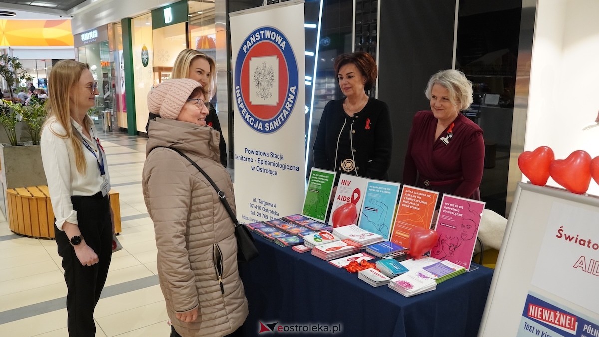 Folklor kurpiowski i świąteczna profilaktyka. Wydarzenie mikołajkowe w Ostrołęce!  [29.11.2025] - zdjęcie #40 - eOstroleka.pl