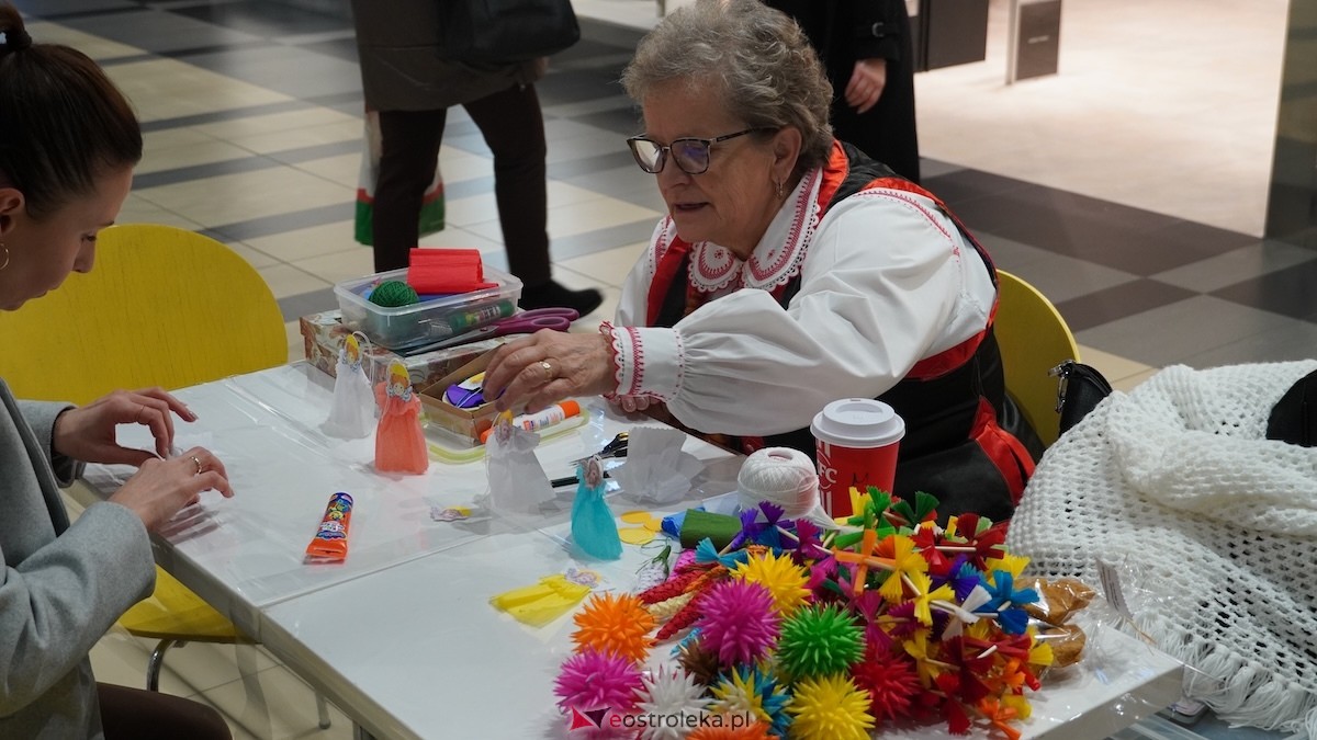 Folklor kurpiowski i świąteczna profilaktyka. Wydarzenie mikołajkowe w Ostrołęce!  [29.11.2025] - zdjęcie #25 - eOstroleka.pl