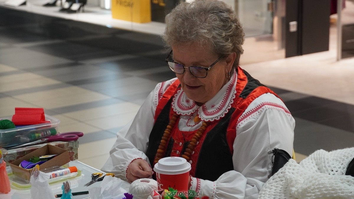 Folklor kurpiowski i świąteczna profilaktyka. Wydarzenie mikołajkowe w Ostrołęce!  [29.11.2025] - zdjęcie #18 - eOstroleka.pl