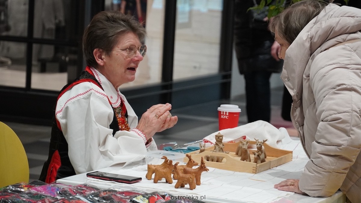 Folklor kurpiowski i świąteczna profilaktyka. Wydarzenie mikołajkowe w Ostrołęce!  [29.11.2025] - zdjęcie #13 - eOstroleka.pl