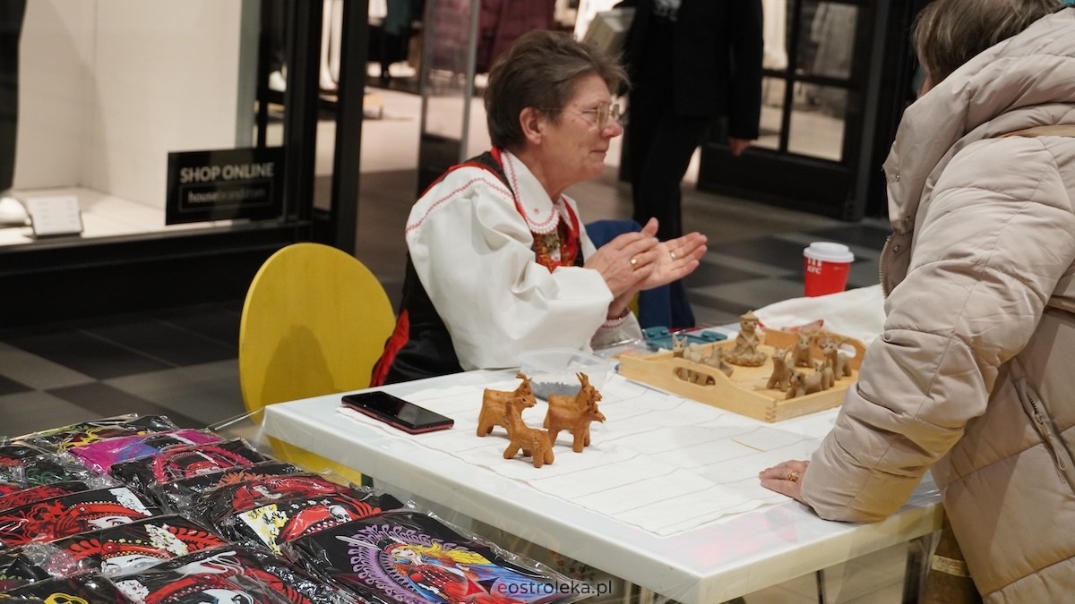 Folklor kurpiowski i świąteczna profilaktyka. Wydarzenie mikołajkowe w Ostrołęce!  [29.11.2025] - zdjęcie #7 - eOstroleka.pl