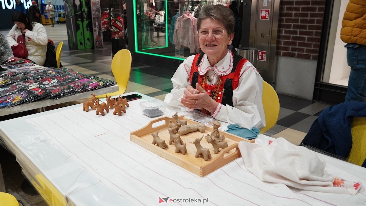 Folklor kurpiowski i świąteczna profilaktyka. Wydarzenie mikołajkowe w Ostrołęce!  [29.11.2025] - zdjęcie #5 - eOstroleka.pl