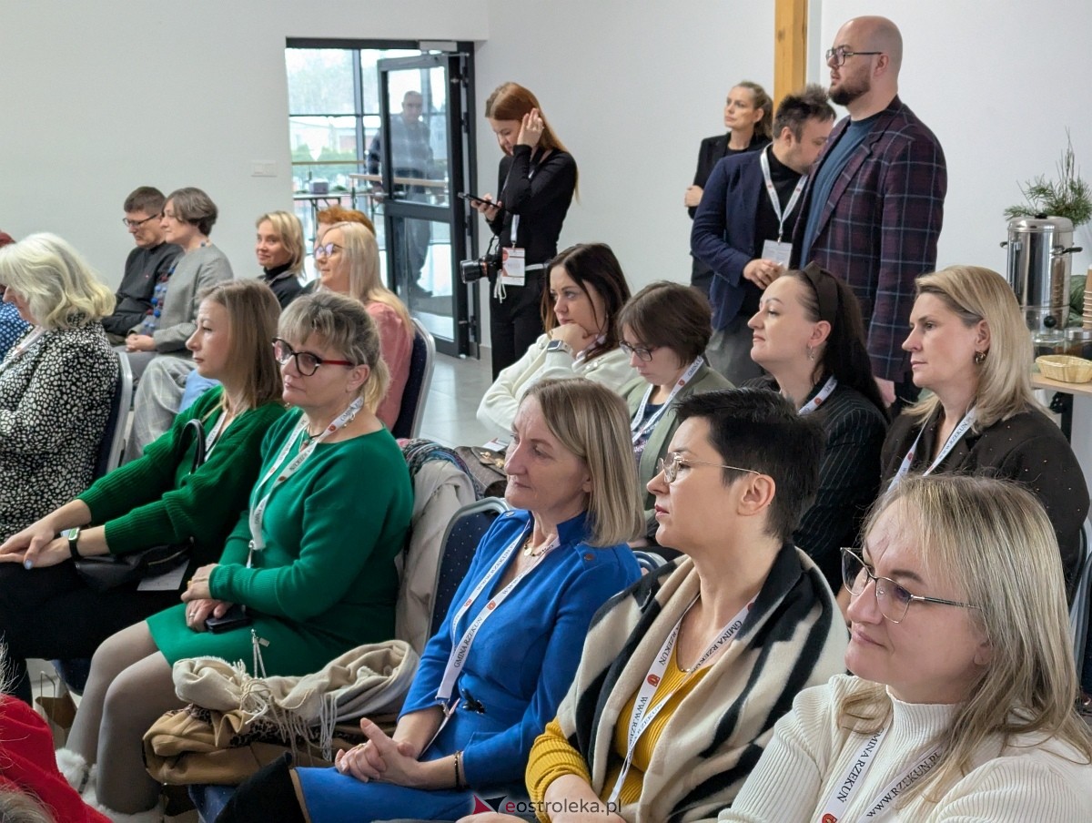 V Forum Kół Gospodyń Wiejskich Północno-Wschodniego Mazowsza w Rzekuniu [29.11.2025] - zdjęcie #39 - eOstroleka.pl