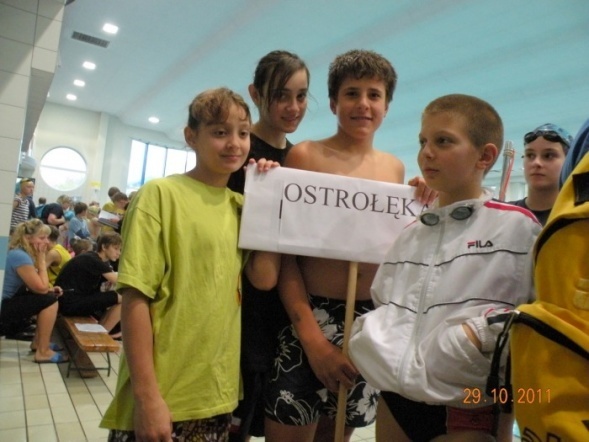 Złote medale młodych ostrołęckich pływaków w V Międzynarodowym Meczu Drużyn Klubowych Złota Jesień 2011 - zdjęcie #3 - eOstroleka.pl
