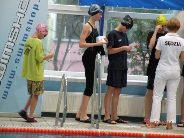 Złote medale młodych ostrołęckich pływaków w V Międzynarodowym Meczu Drużyn Klubowych Złota Jesień 2011 - zdjęcie #9 - eOstroleka.pl